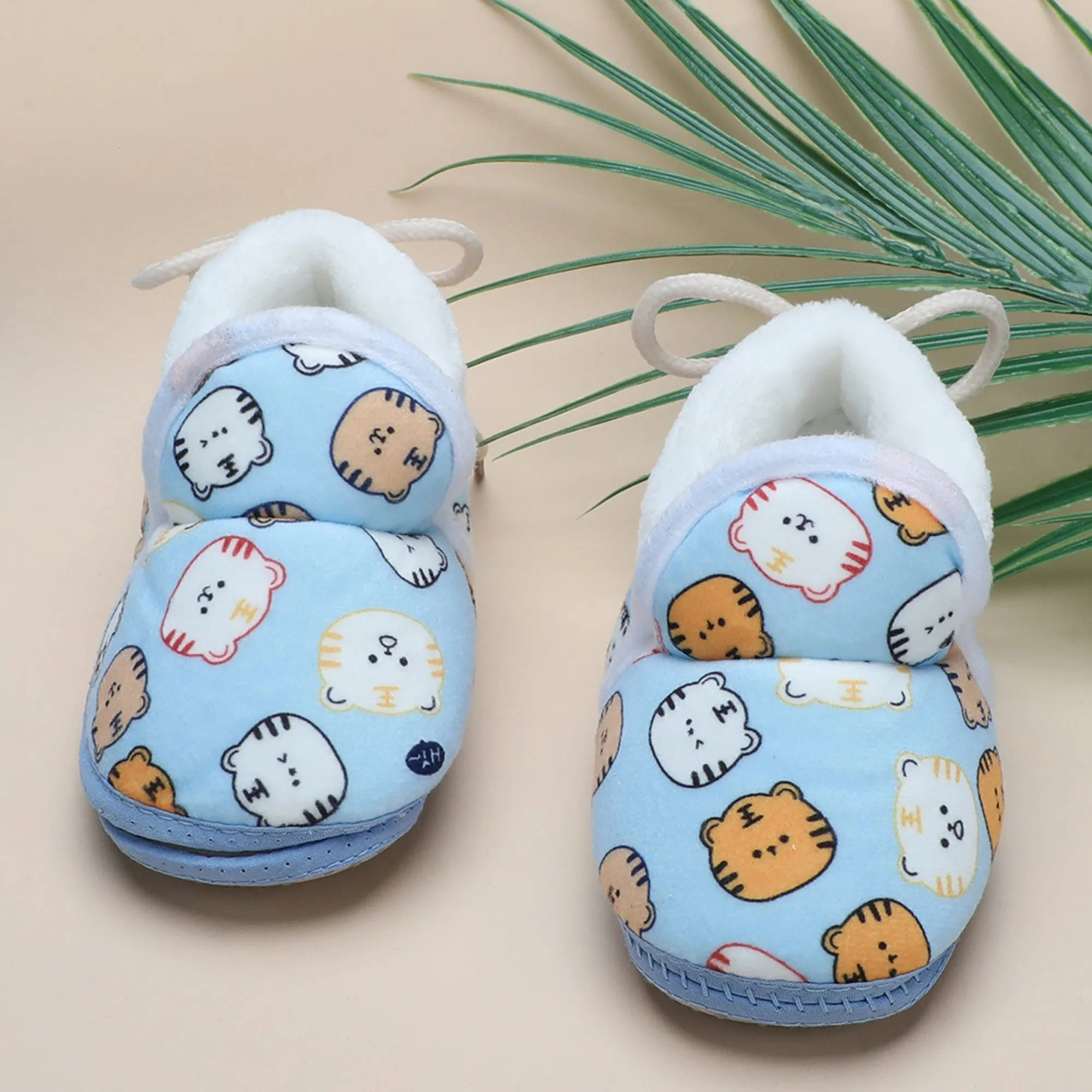 Baby Moo Kitty Face Printed Soft Slip-On Anti-Skid Plush Warm Booties - Blue