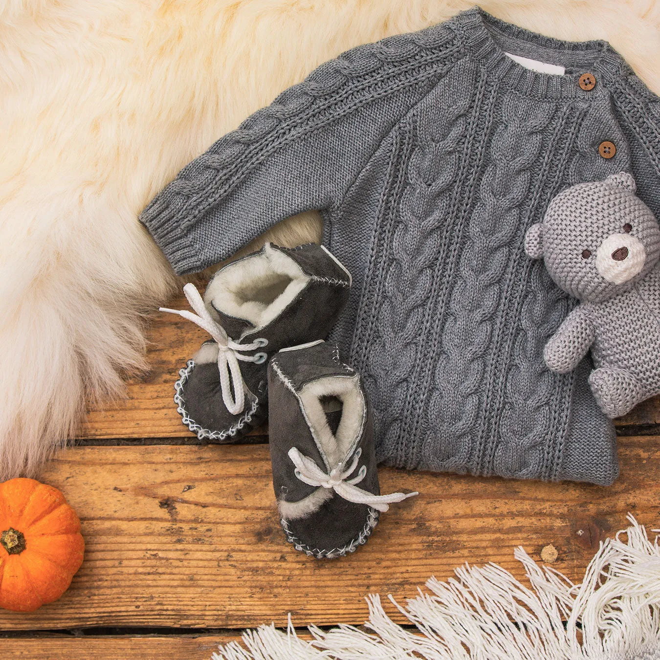 Lupe Hand-Stitched Sheepskin Baby Booties - Grey